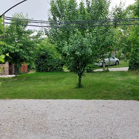 Oazis Apartman, Gardony, Velencei-to Lejlighed *